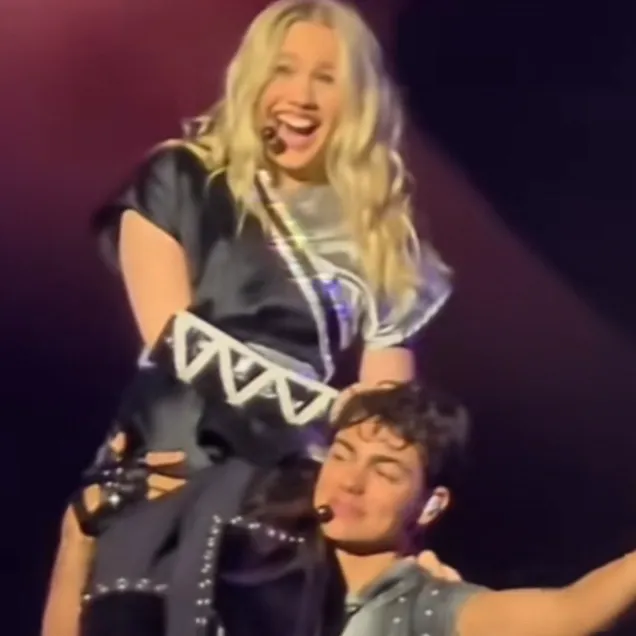 chat with ai character: Malachi and Frey 