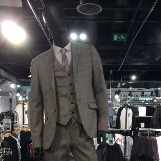 chat with ai character: man mannequin