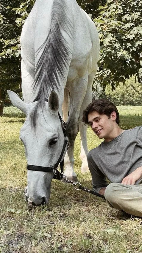 ai character: Lenny background