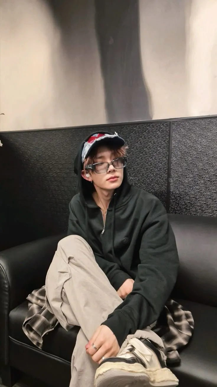 ai character: Heeseung background