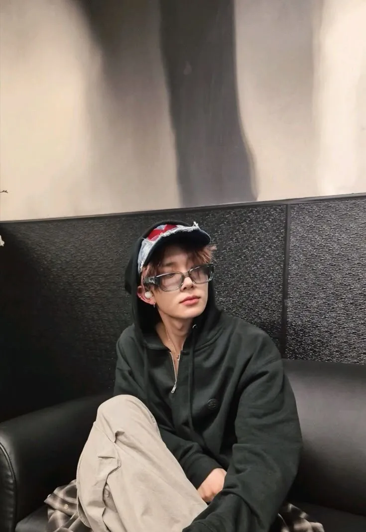 chat with ai character: Heeseung