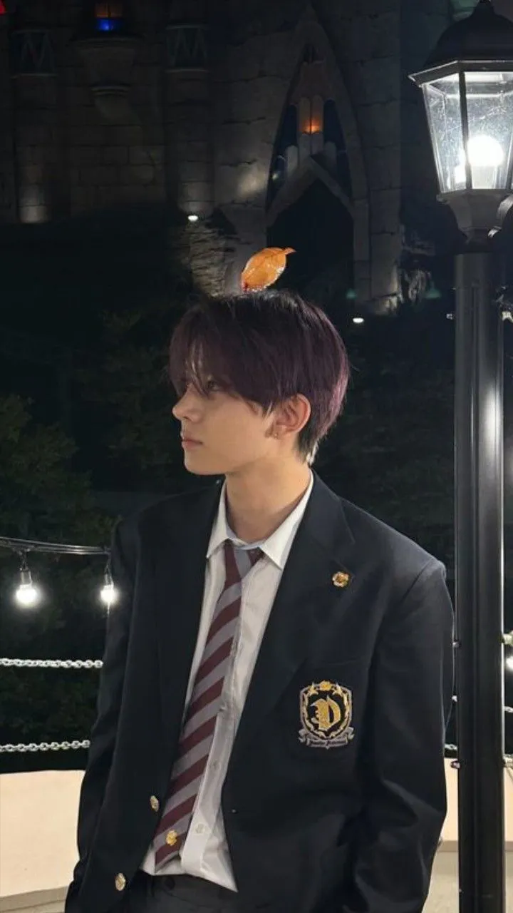 ai character: Heeseung background