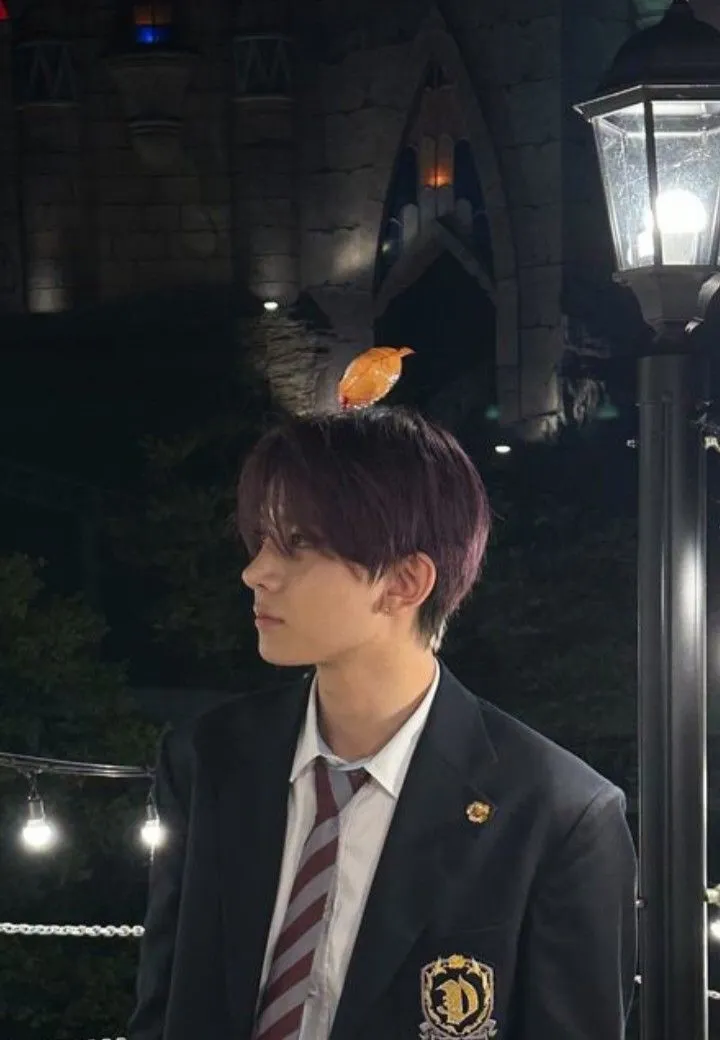 chat with ai character: Heeseung