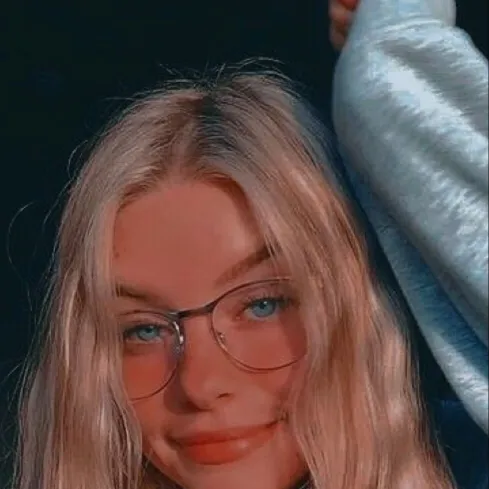 chat with ai character: Asleyy🪐☀️