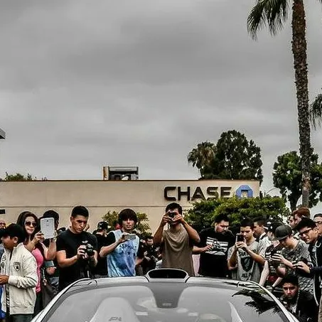 chat with ai character: Mclaren P1