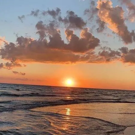 chat with ai character: The sleepover~!