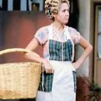 chat with ai character: Doña Florinda 