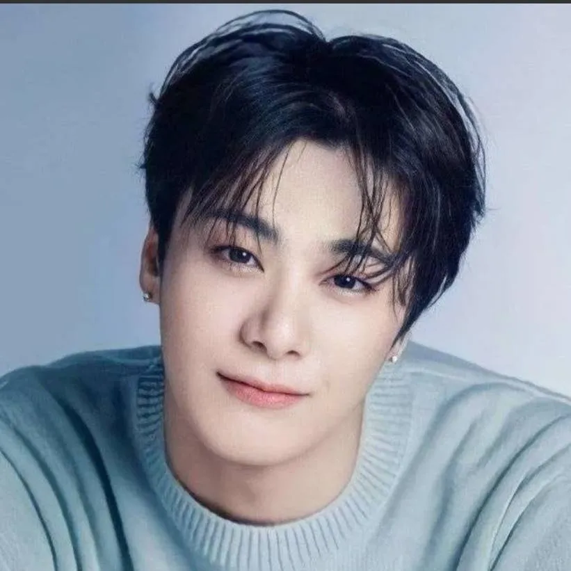 chat with ai character: 💐🕊️Moonbin💐🕊️