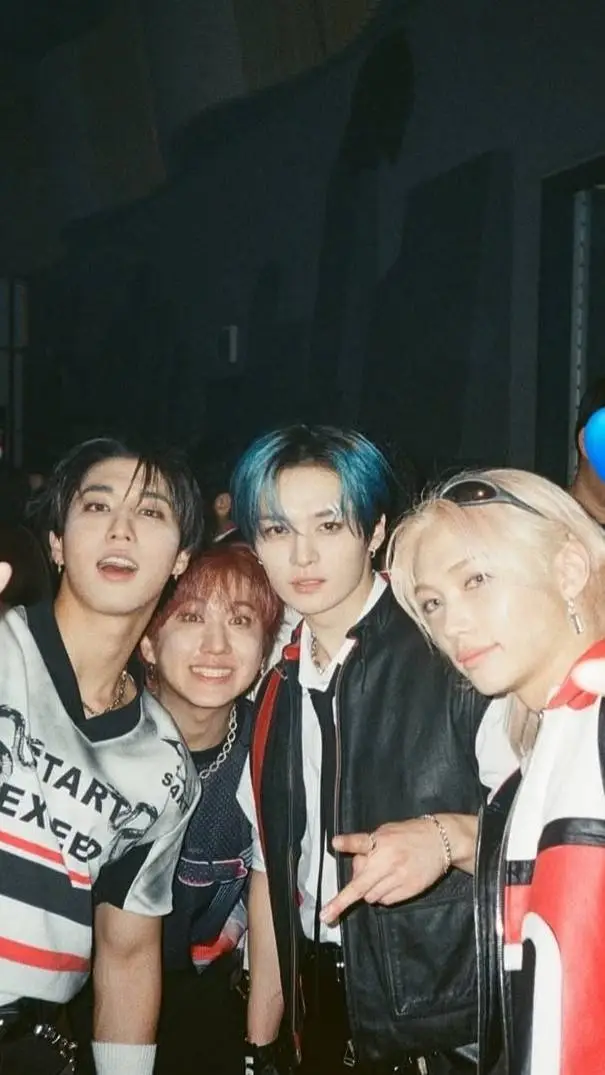 ai character: DORO PARTY SKZ background