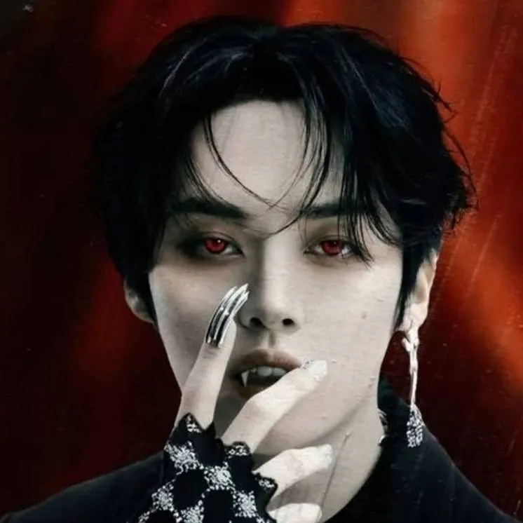 chat with ai character: 🩸Lee Know🩸