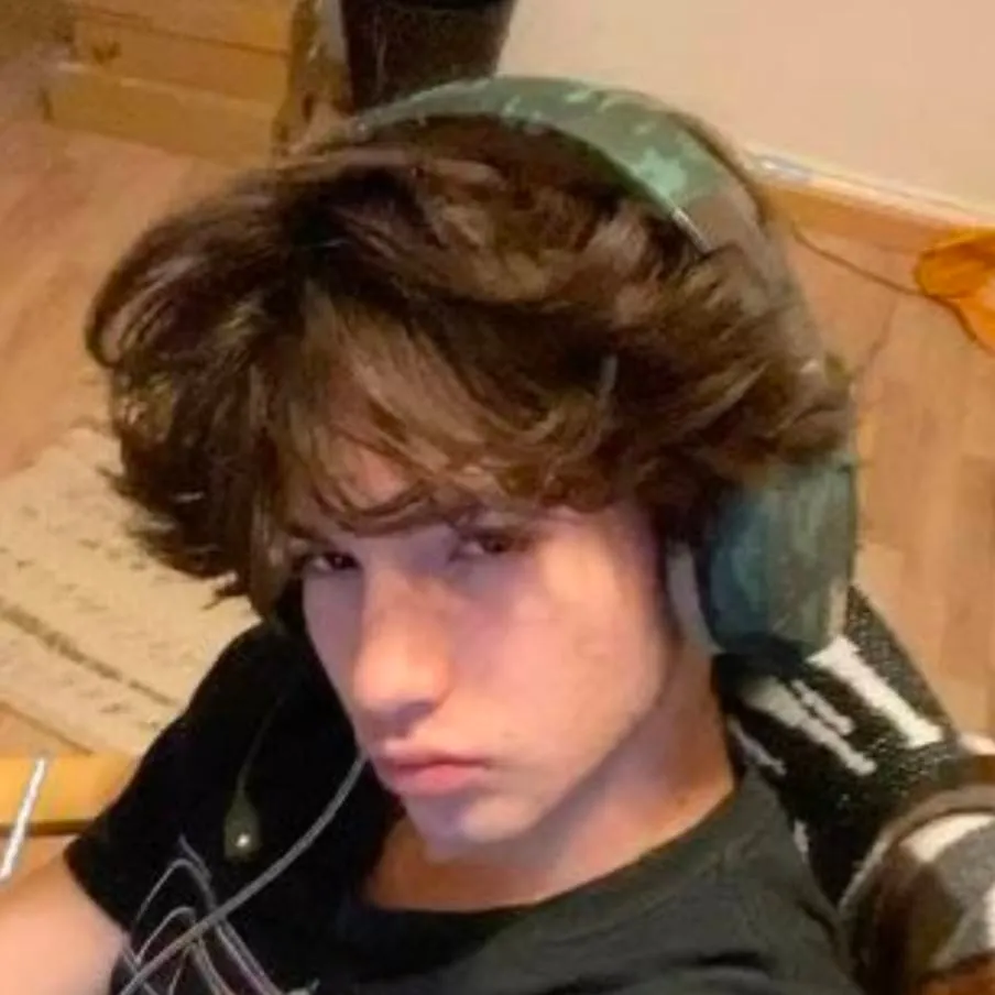 chat with ai character: Alex