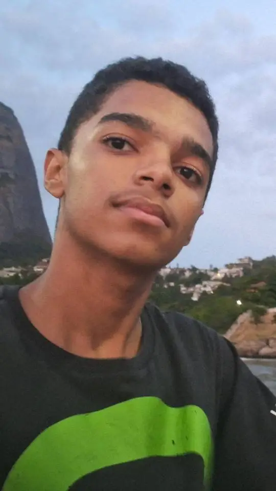 ai character: Danilo o rei  background