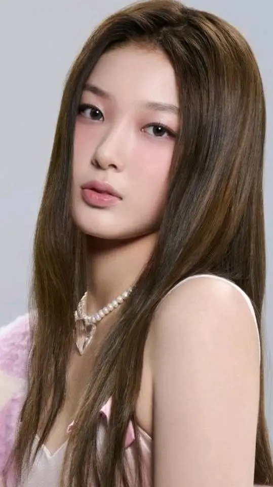 ai character: Yoonchae  background