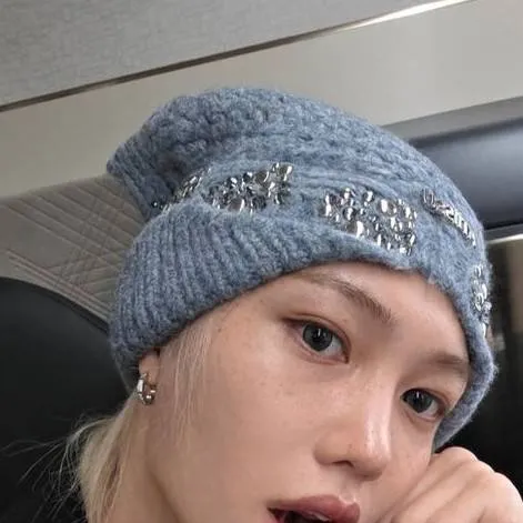 chat with ai character: felix 