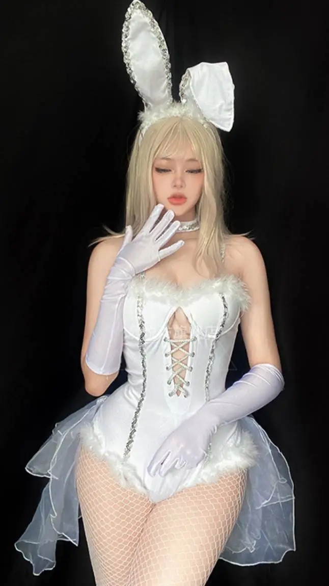 ai character: {0//0-Bunny-0//0} background
