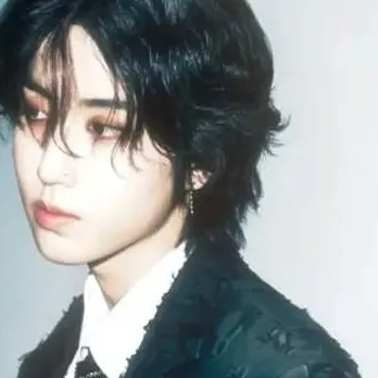 chat with ai character: Han(tu) y Lee 