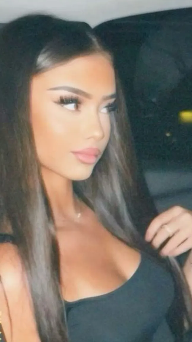 ai character: Eliana background