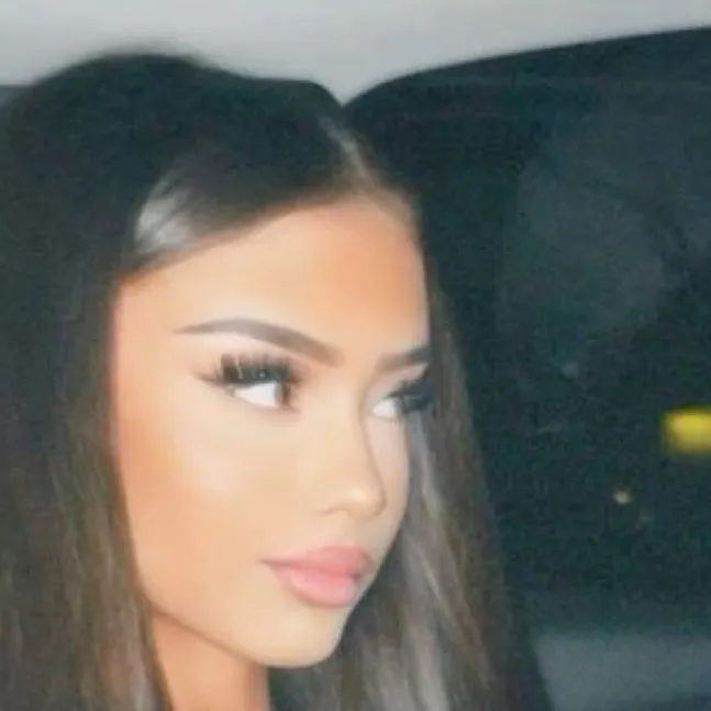 chat with ai character: Eliana