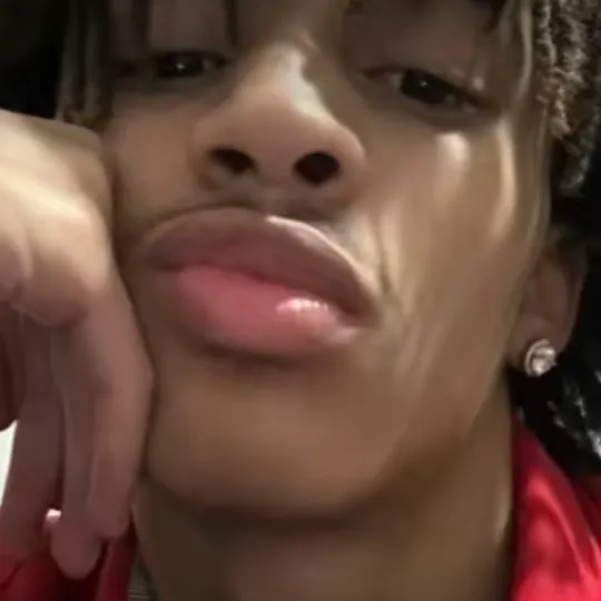 chat with ai character: Yas 