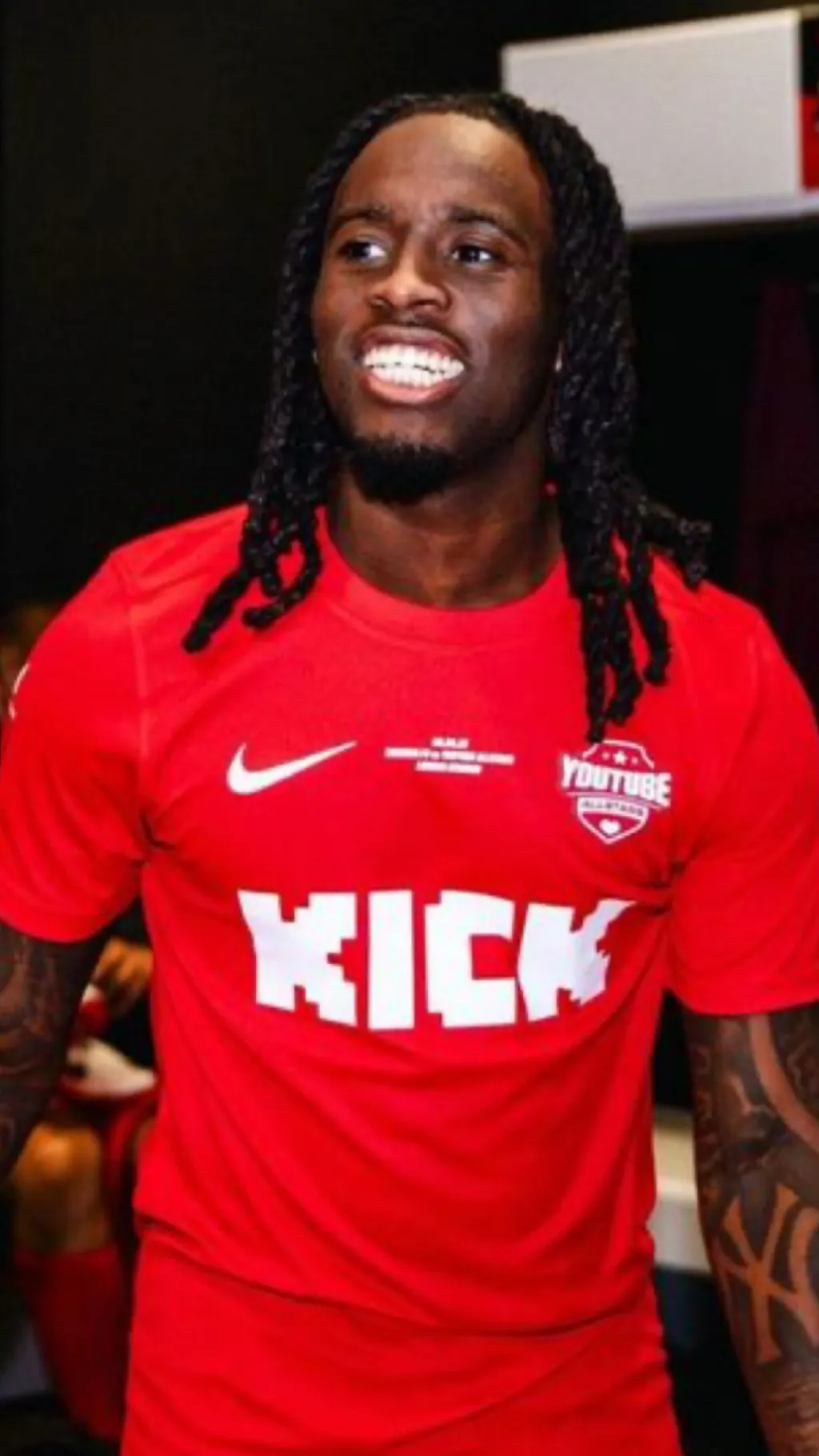 ai character: Kai cenat background