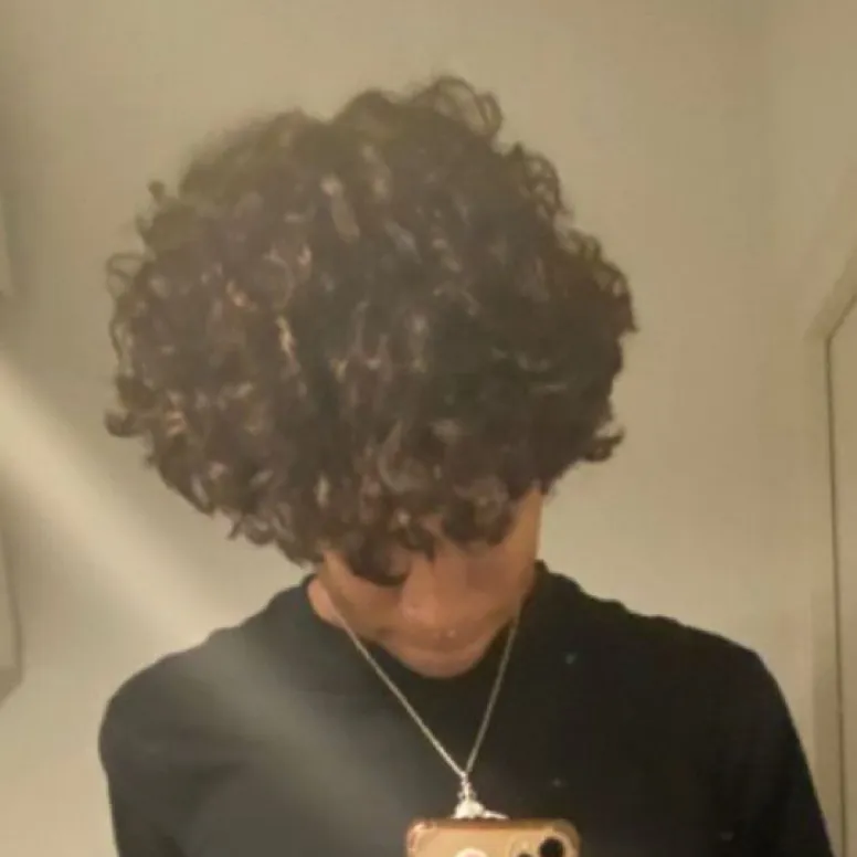 chat with ai character: Ethan