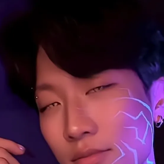 chat with ai character: Jinu(irl)