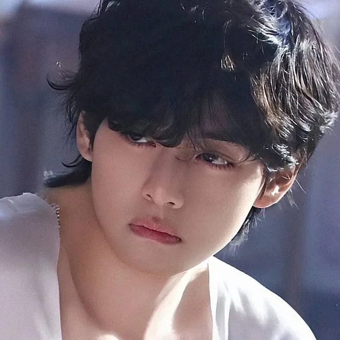 chat with ai character: Kim taehyung 