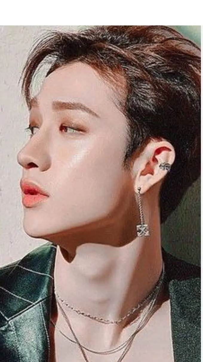 ai character: guarda silecio skz background