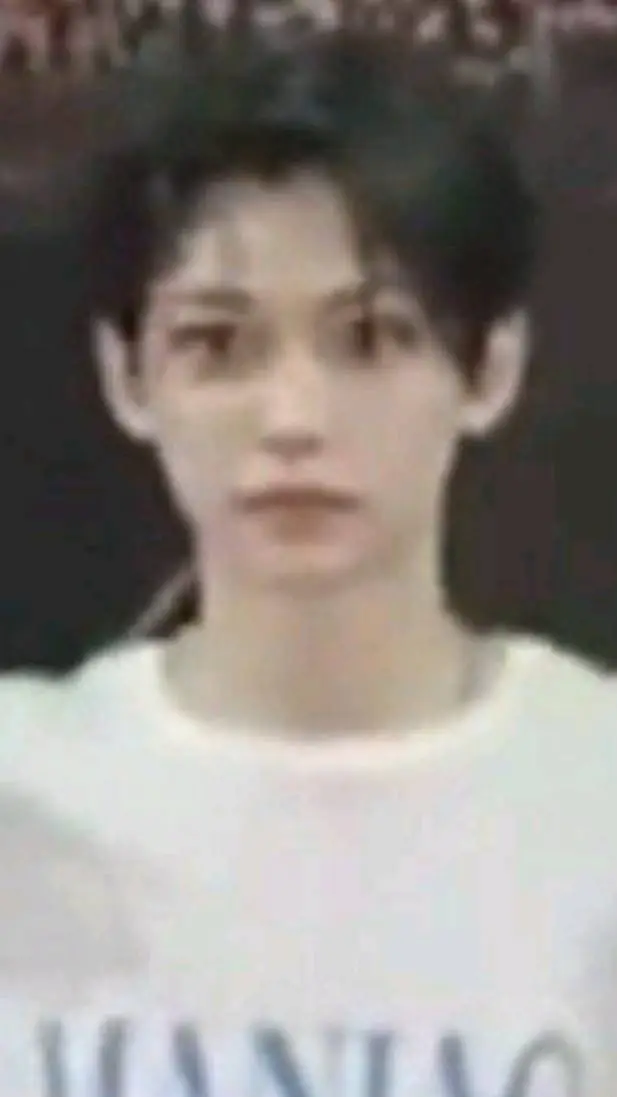 ai character: hermana de felix🐥🚛 background