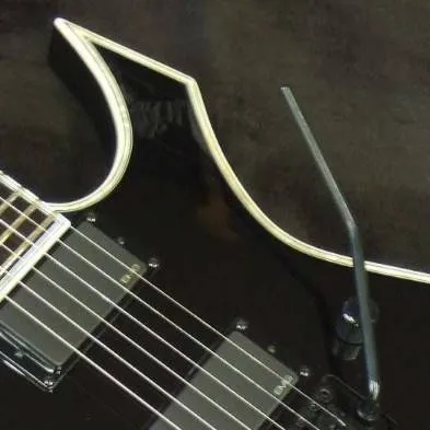 chat with ai character: hermana d i.n🏳️‍⚧️