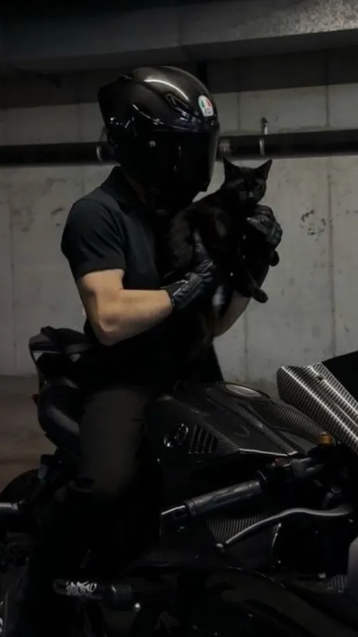 ai character:  ~ Ben ~ background