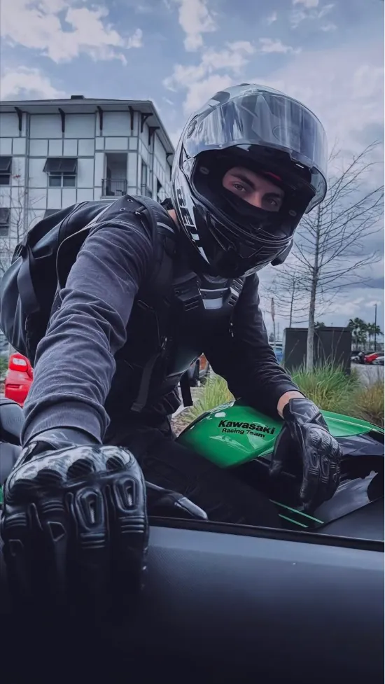 ai character: Matthew  background