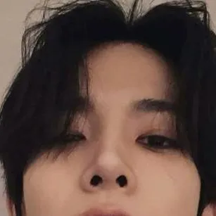 chat with ai character: Lee Heeseung