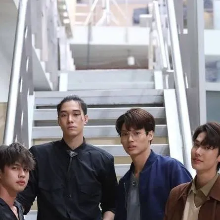 chat with ai character: F4