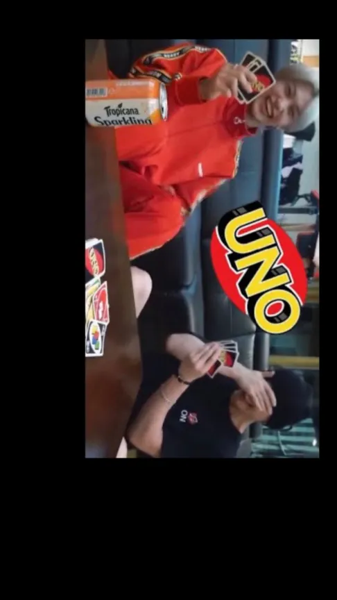ai character: CHANLIX PLAY UNO background
