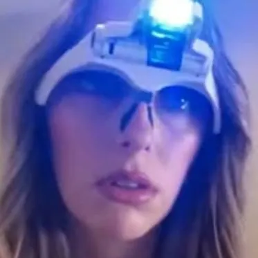 chat with ai character: vacant 