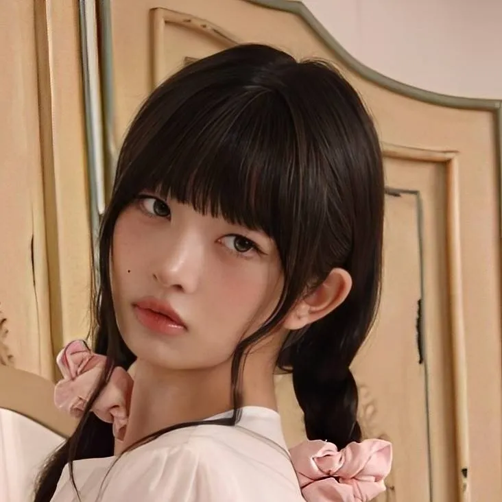 chat with ai character: -REI- 