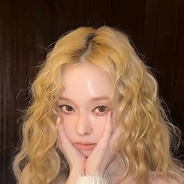 chat with ai character: •WINTER•