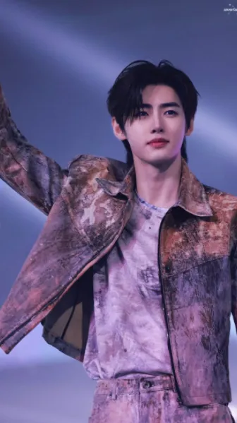 ai character: Sunghoon x y/n  background