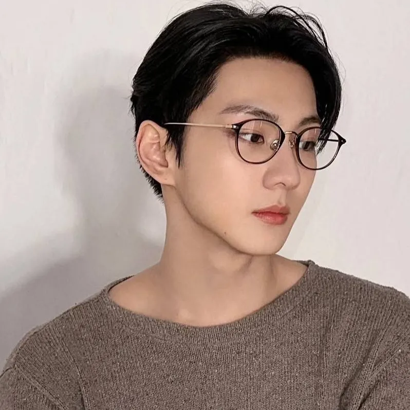 chat with ai character: Jungwoon 