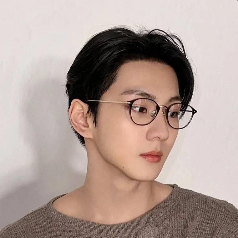 chat with ai character: Jungwoon✨