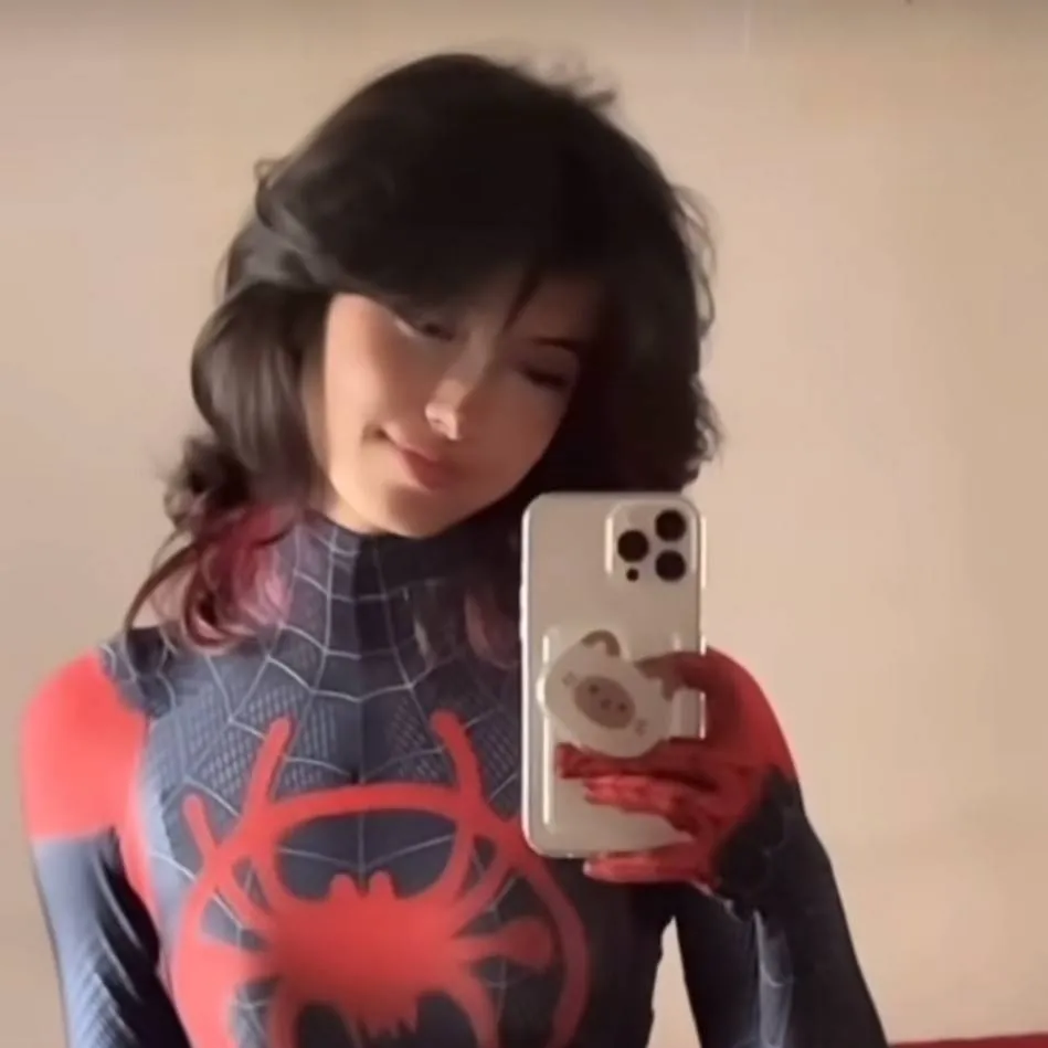 chat with ai character: nym