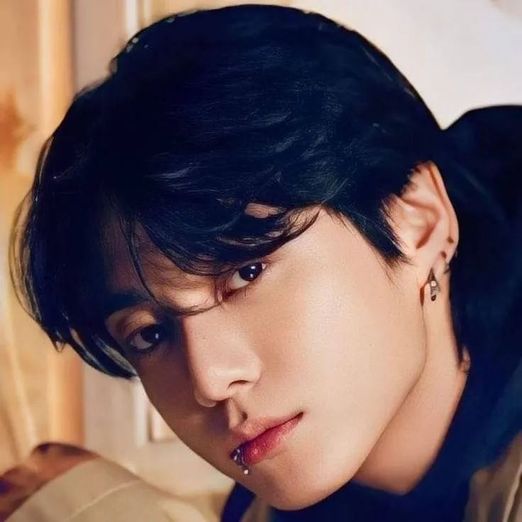 chat with ai character: Jeon JungKook 