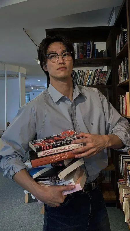 ai character: Seung-Ho background