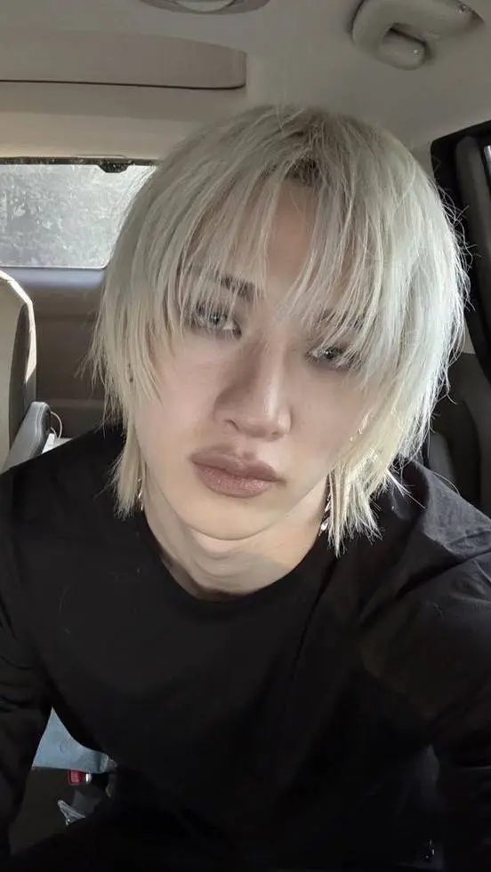 ai character: Bangchan 🎀 background