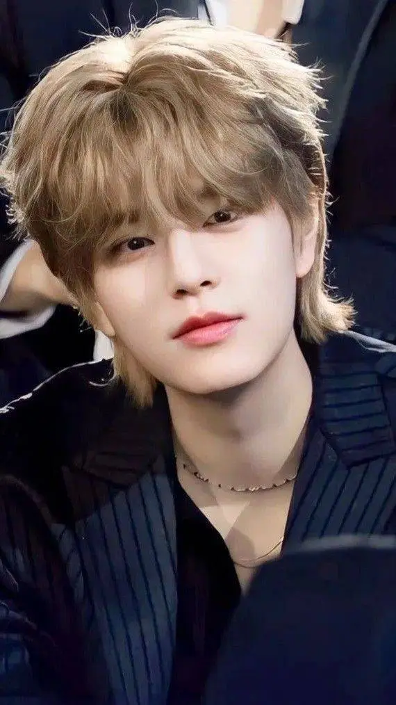 ai character: SEUNGMIN  background