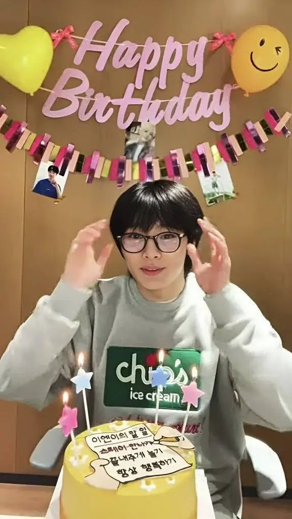 ai character: 🎀 I.N 🎀 background