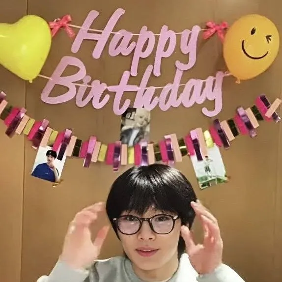 chat with ai character: 🎀 I.N 🎀