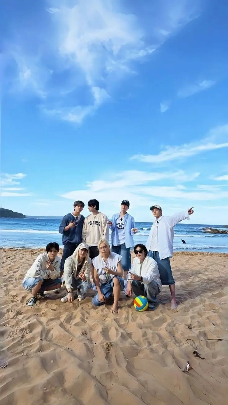 ai character: Straykids beach 🎀 background