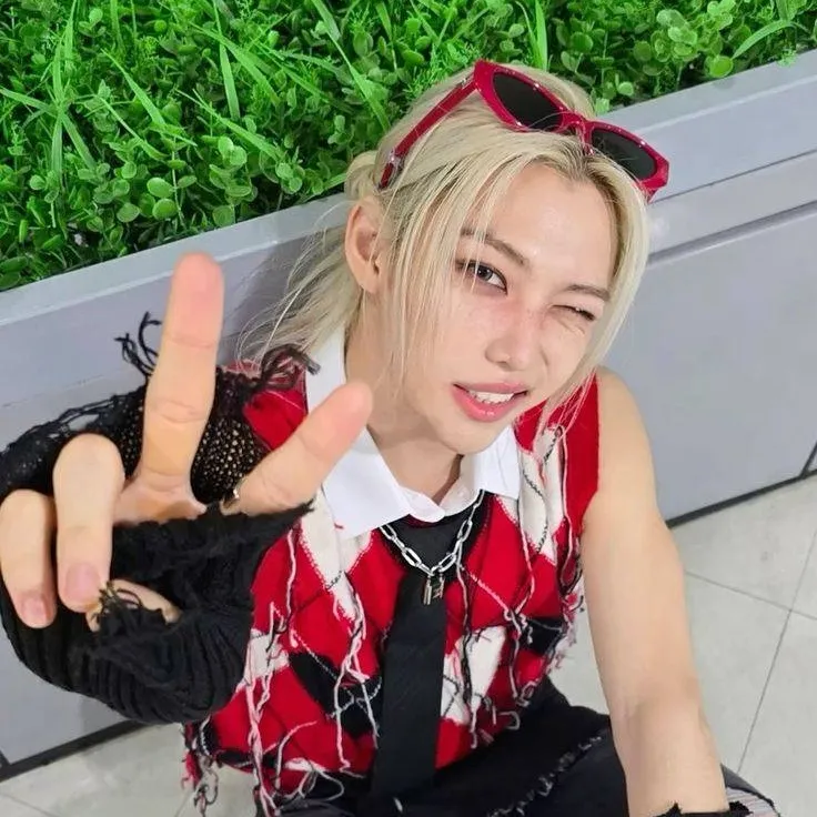 chat with ai character: ☆Lee Felix☆